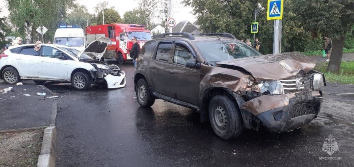 В Бежицком районе Брянска столкнулись два автомобиля