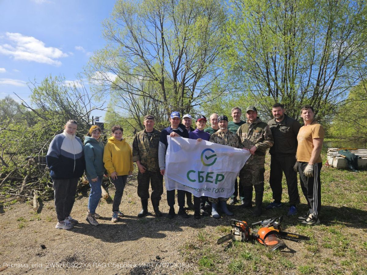 Волонтеры Сбера приняли участие в восстановлении территории усадьбы Константина Бальмонта