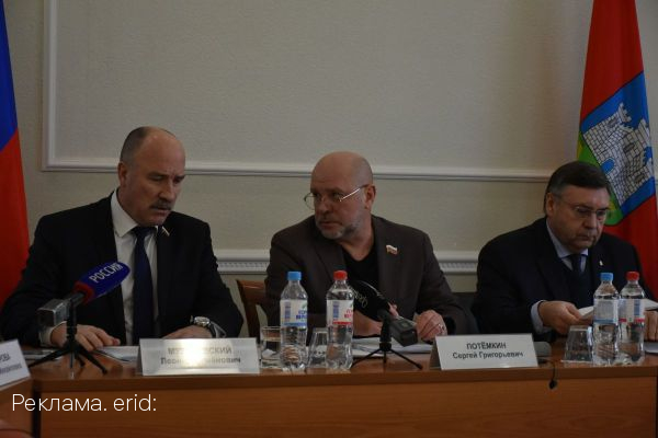 Налог на имущество, отчет губернатора, помощь погорельцам. В Орловском региональном парламенте состоялось первое в наступившем году заседание комитета по бюджету, налогам и финансам