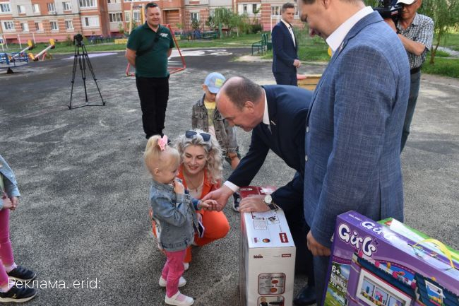 Депутаты облсовета навестили семью орловского добровольца