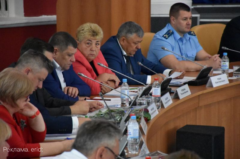 На очередном заседании регионального парламента единогласно были приняты законопроекты, расширяющие меры социальной поддержки участников СВО и членов их семей