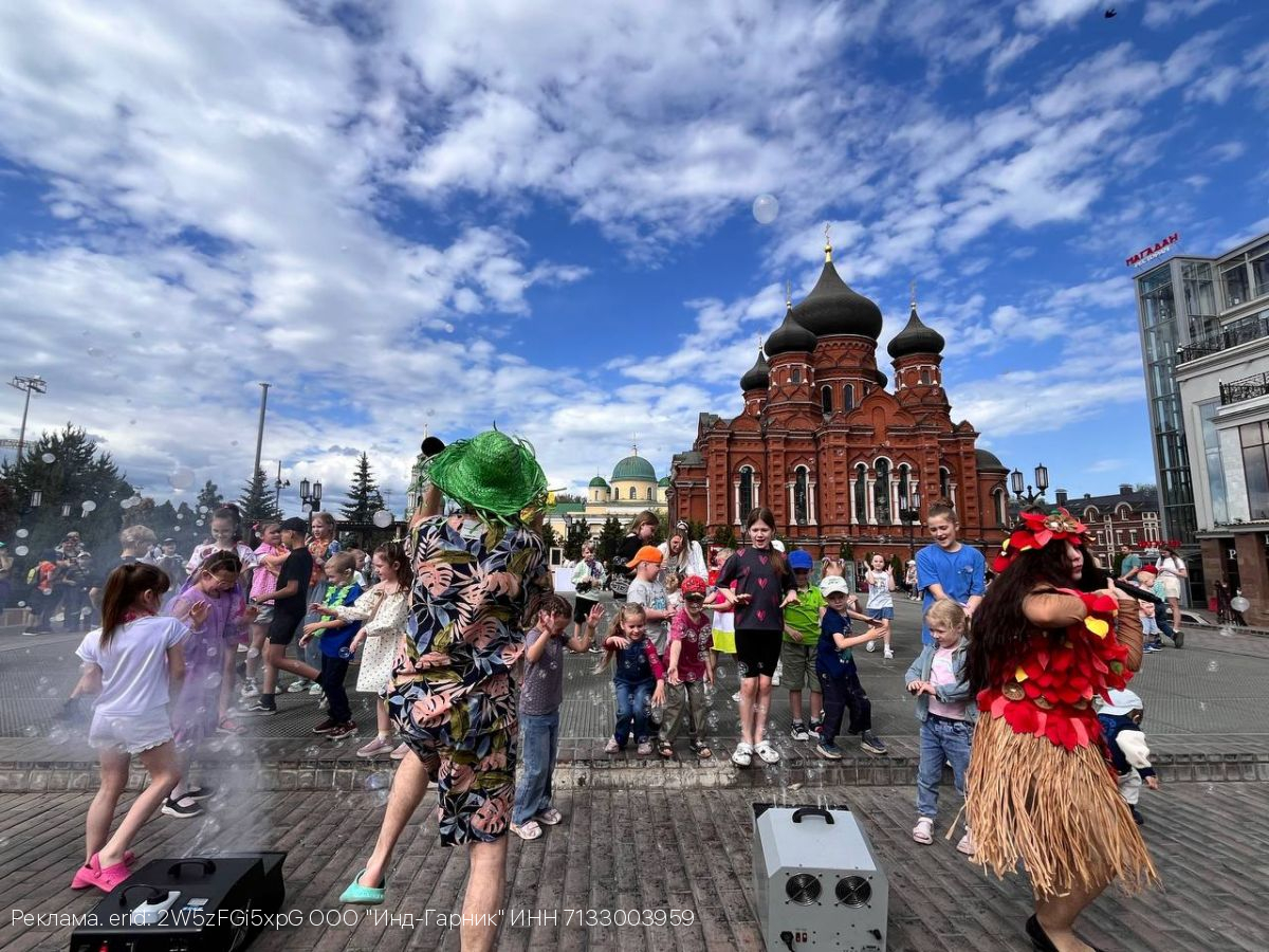В день защиты детей в тульском ТРЦ «Гостинный двор» прошла Гавайская вечеринка