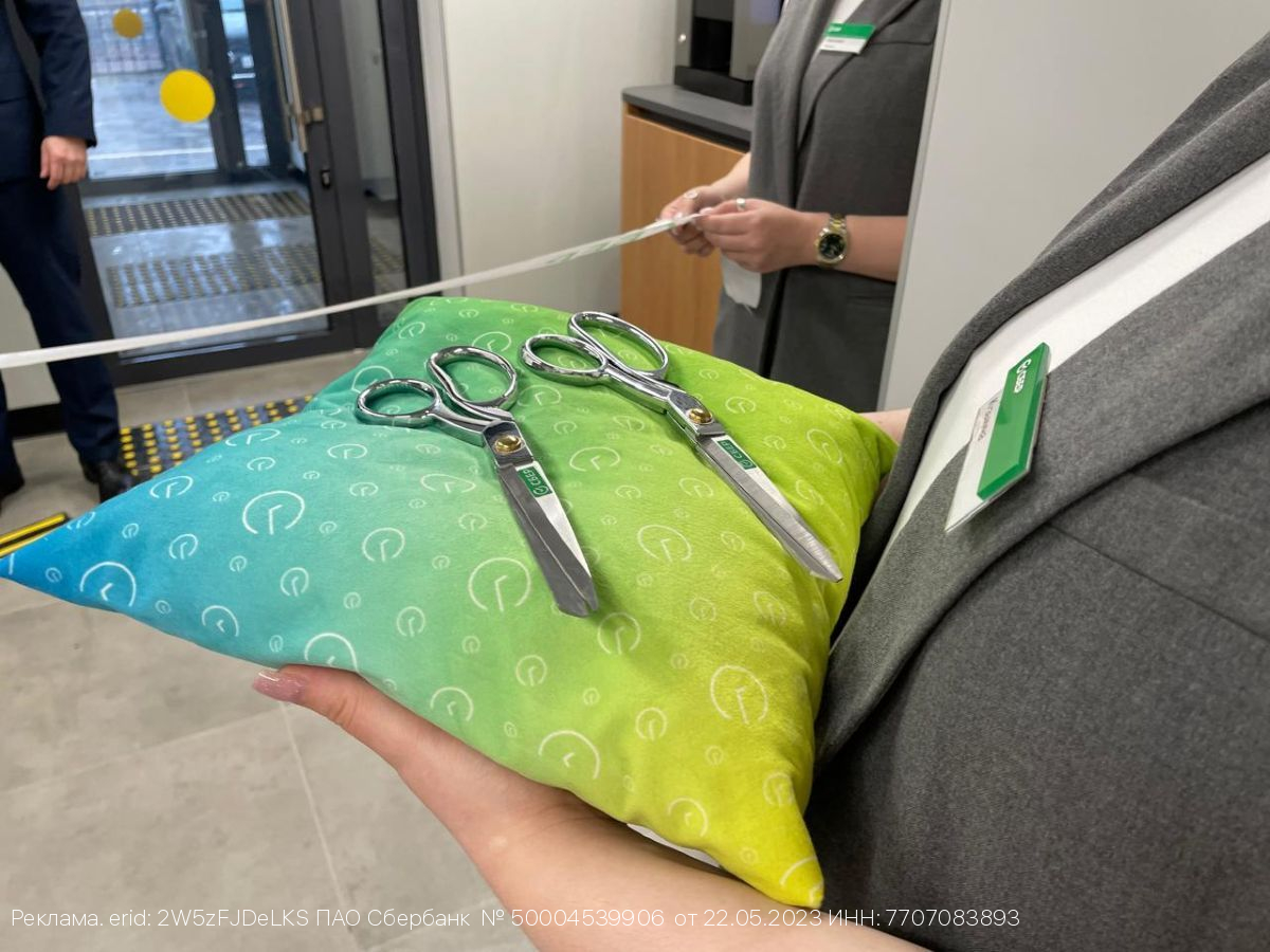 В Калуге на площади Победы открылся обновлённый офис Сбера