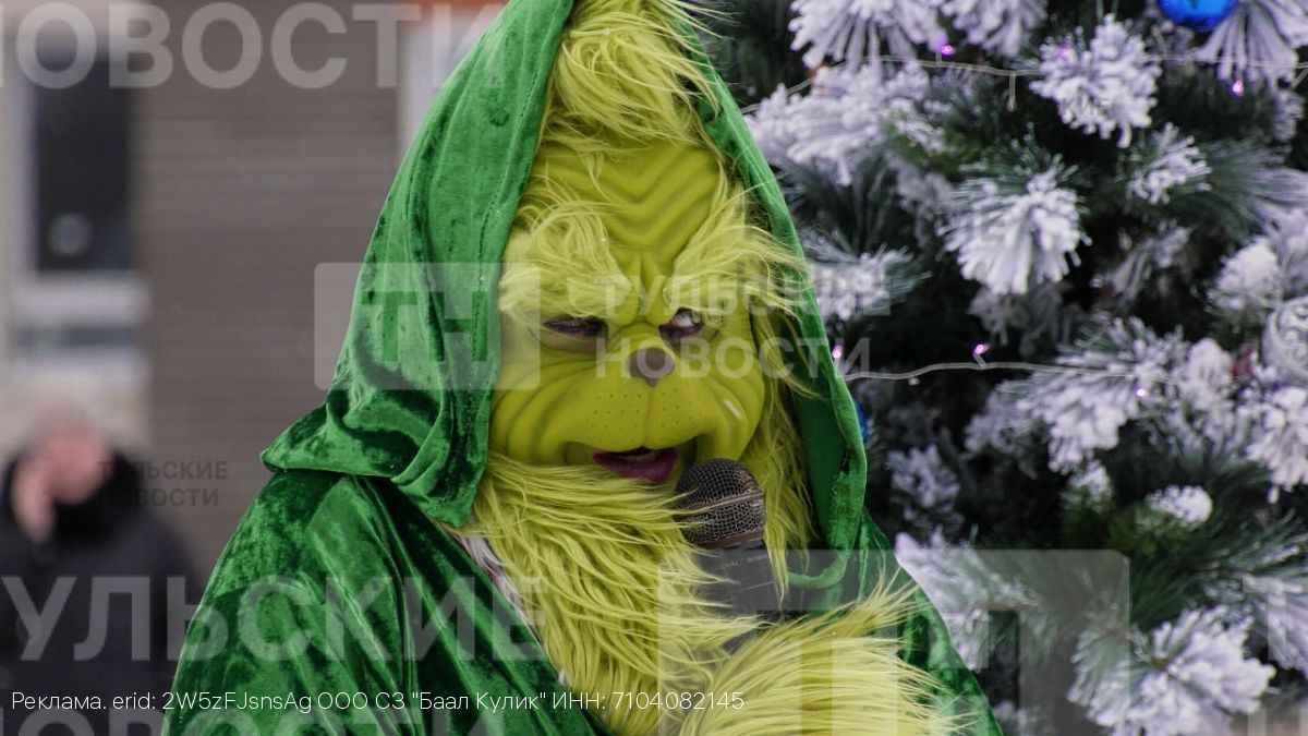 Новогодний праздник во дворе ЖК «Кулик»: эльфы, Гринч и подарки от Деда Мороза