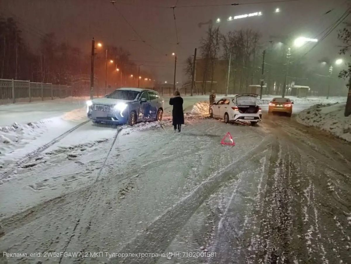 МКП «Тулгорэлектротранс» напомнило жителям о правилах парковки вблизи трамвайных путей