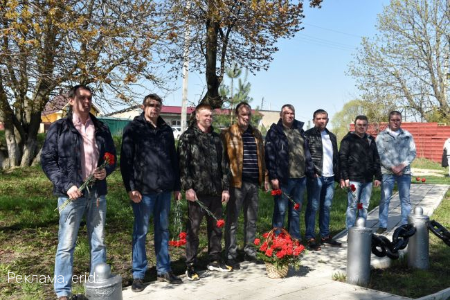 Сотрудники Полипласта почтили память воинов, погибших в годы Великой Отечественной войны