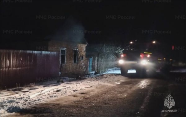 В ночном пожаре в Клинцах пострадал человек
