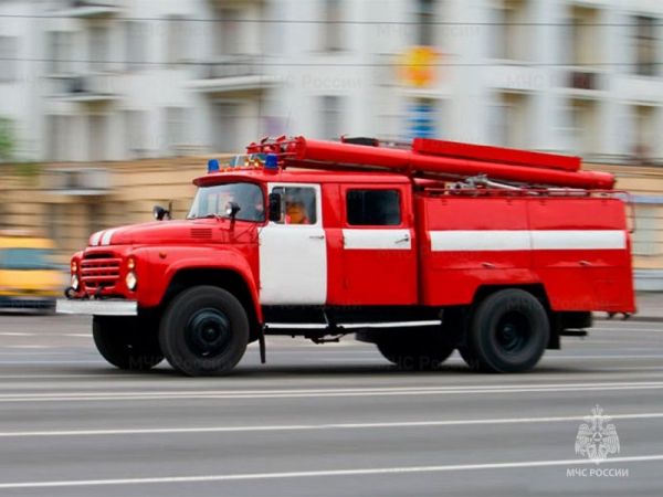 В Брянске вспыхнул пожар в многоквартирном доме по Костычева