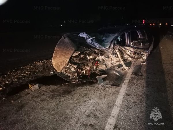 Спасатели вытащили из искореженного авто пострадавшего в жутком ДТП под Брянском Спасатели вытащили из искореженного авто пострадавшего в жутком ДТП под Брянском