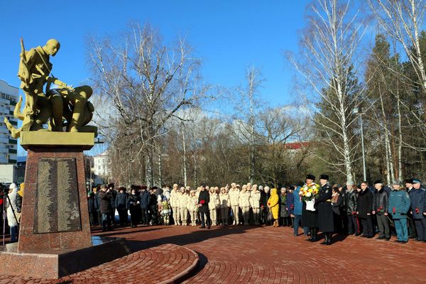 В Брянске почтили память погибших в Чечне воинов-десантников 6-й роты