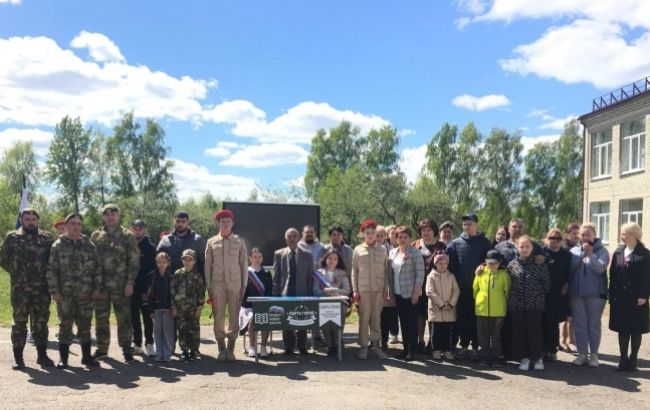 «Парту Героя» в честь кавалера ордена Мужества Алексея Хасанова открыли в Клинцах