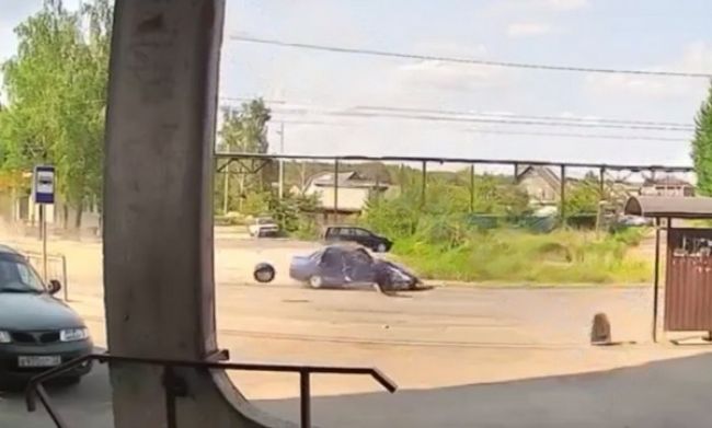 Публикуем видео с моментом жуткой аварии на Ново-Советской в Брянске