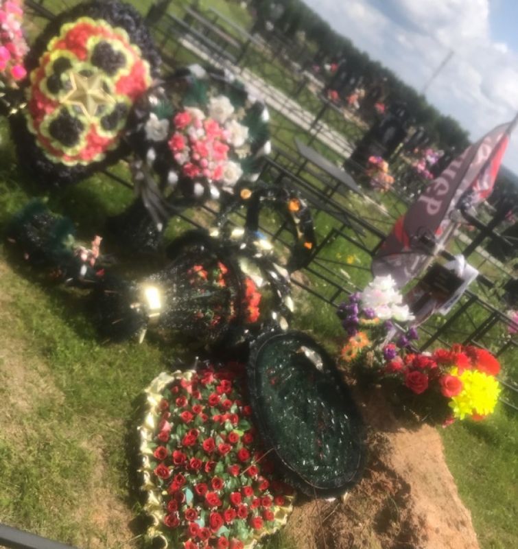В Сураже вандалы осквернили могилы бойцов ЧВК «Вагнер» В Сураже вандалы осквернили могилы бойцов ЧВК «Вагнер»