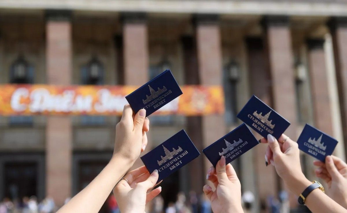 В Брянской области студенческие билеты и зачетки могут перевести электронный вид