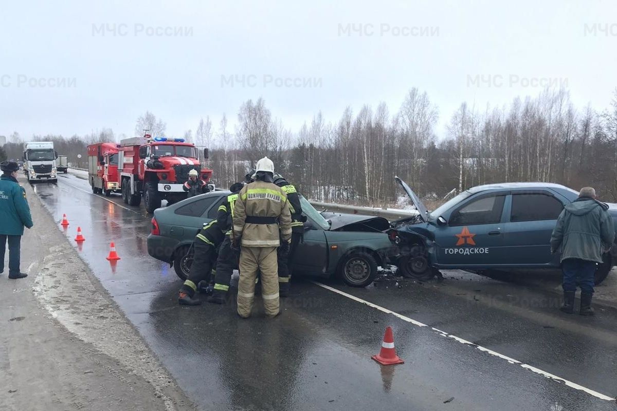 Автомобиль такси попал в аварию на объездной дороге Брянского района
