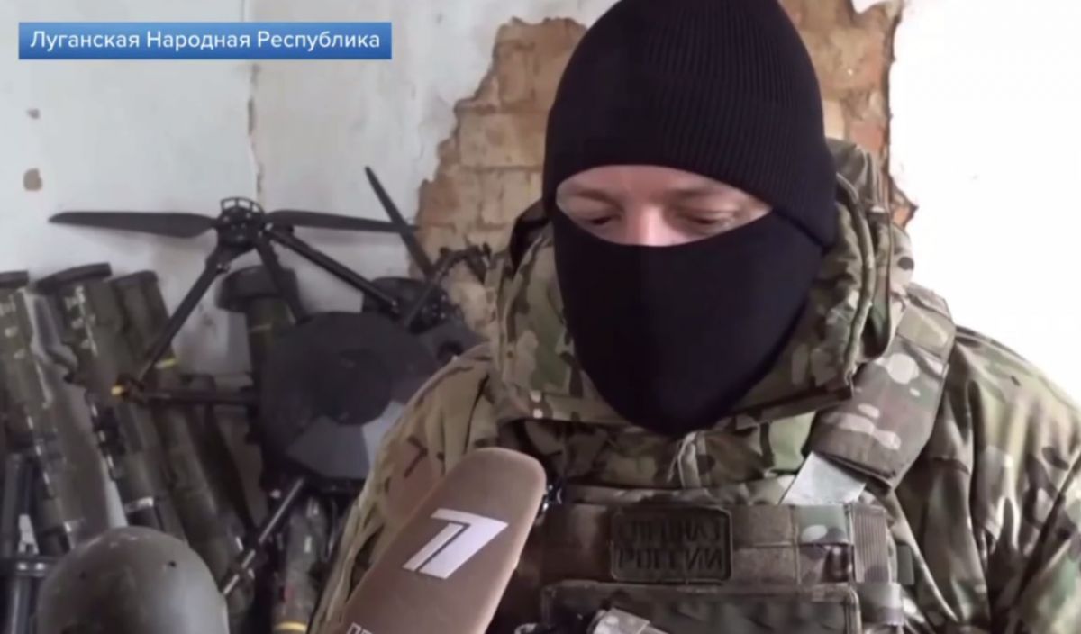 Присцилла усыновившая мальчика района. Американская семья удочерила девочку из украины карлицу. Удочерить девочку узбечку. Американская семья карликов. Семья удочерила девочку.