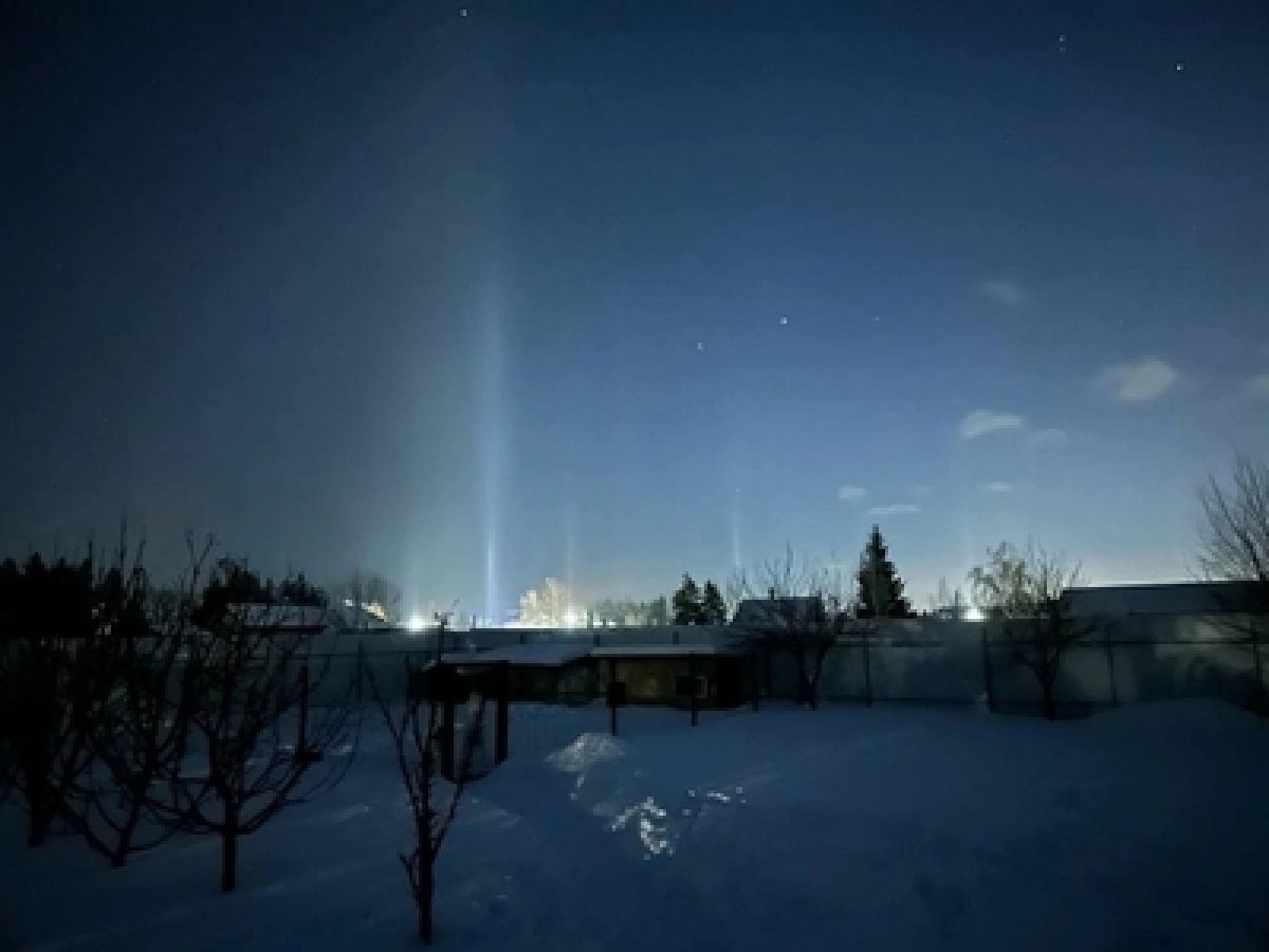 Жители Брянщины смогли заснять световые столбы в небе