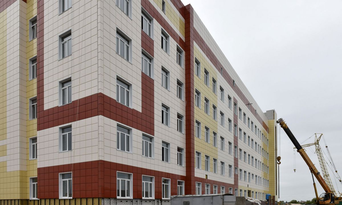 В Брянске завершается стройка хирургического корпуса областной детской больницы и городской поликлиники № 4