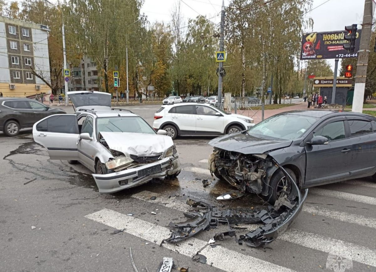 Два водителя не поделили перекресток в Советском районе Брянска