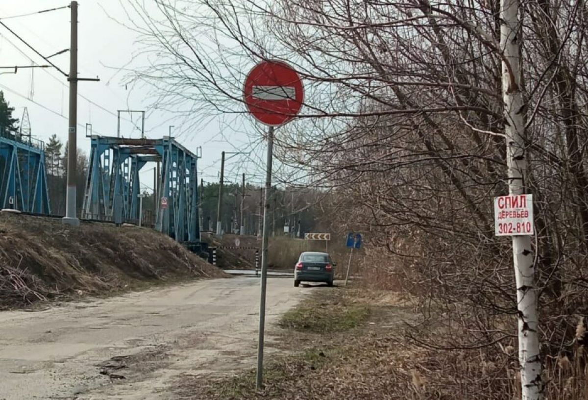Закрывать проезд на подтопленной дороге в Брянске пока не планируют