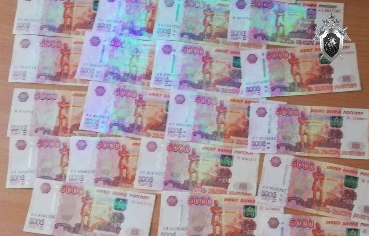 Начальника отдела охраны брянской фирмы обвиняют в подкупе