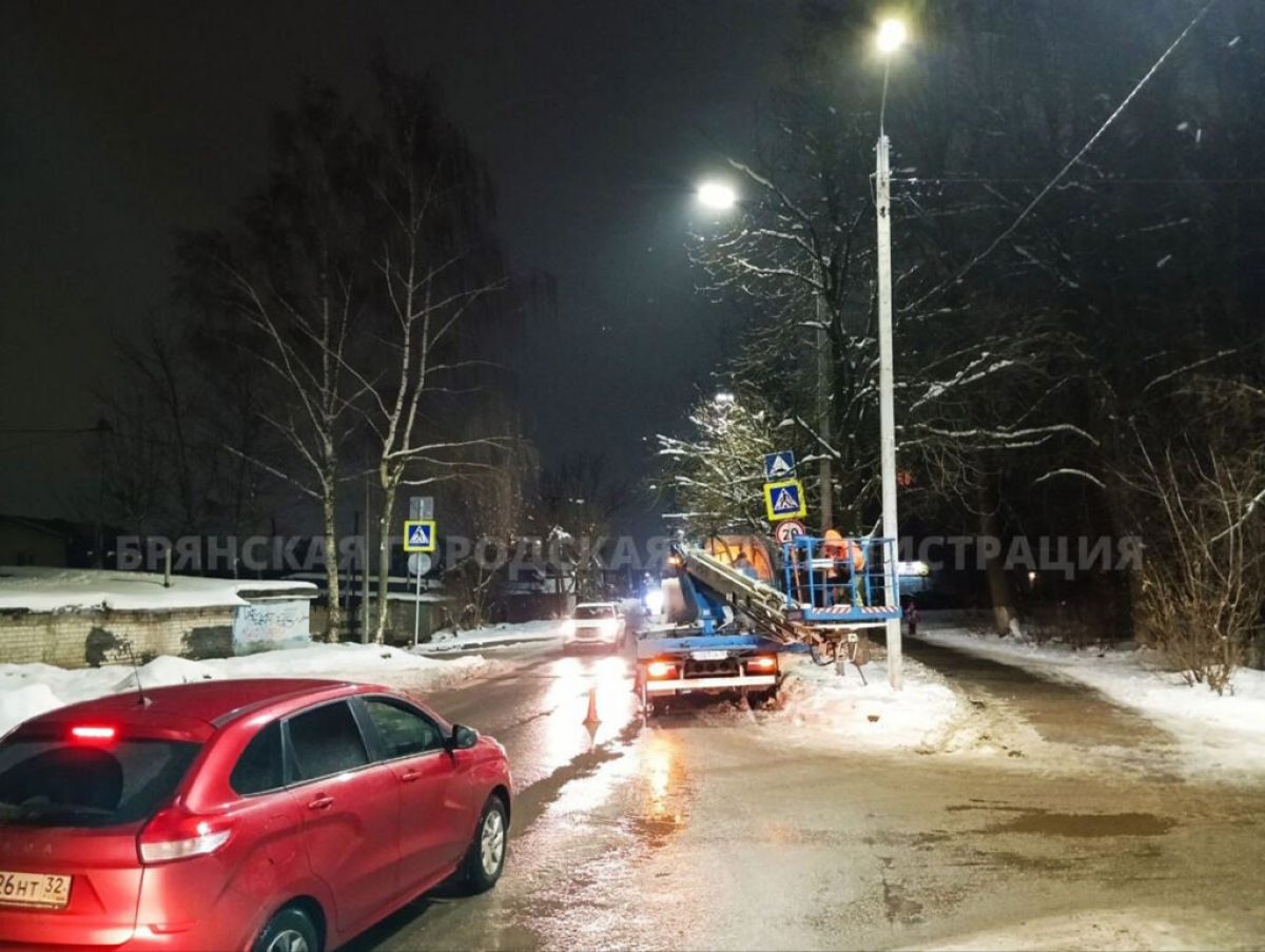 В Брянске завершают модернизацию уличного освещения