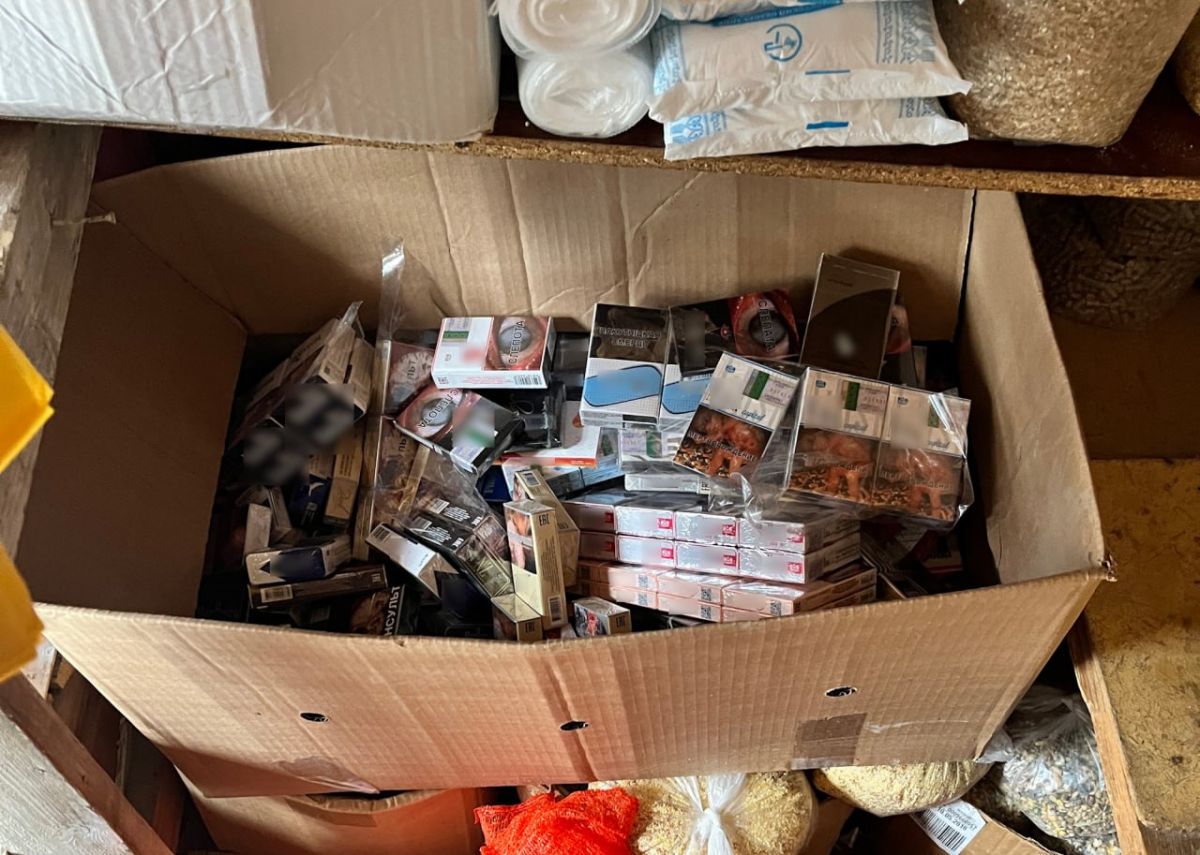 Под Брянском женщин задержали с немаркированными сигаретами на 2,6 млн рублей