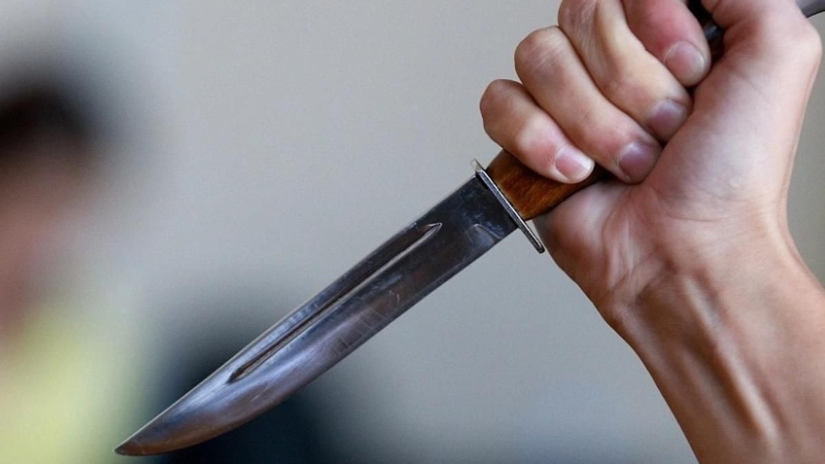 Под Брянском 18-летний парень пытался зарезать отца