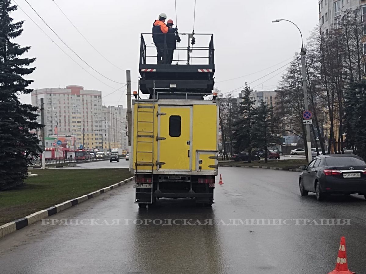 В Брянске из-за аварии на сетях задымился троллейбус