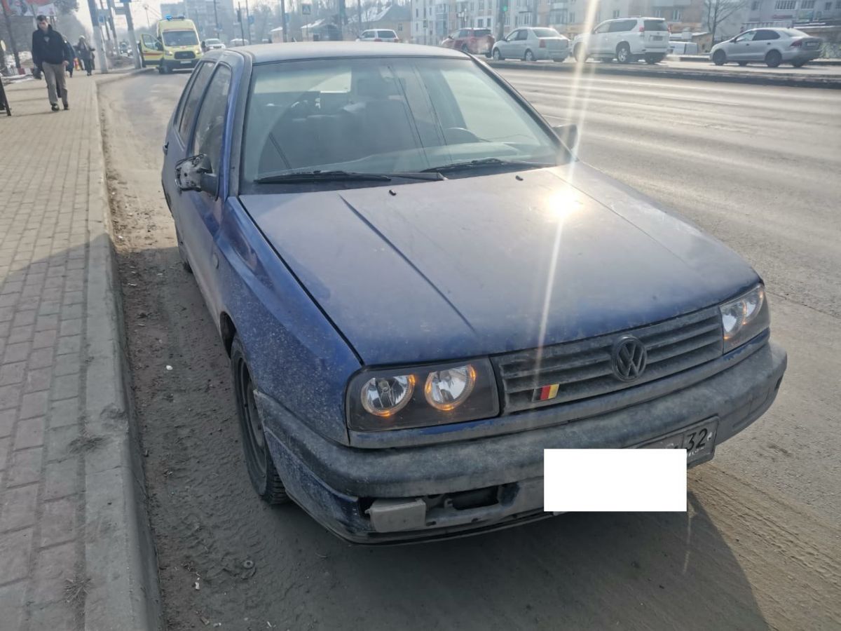 На светофоре по проспекту Московскому в Брянске 18-летний водитель сбил пожилого пенсионера