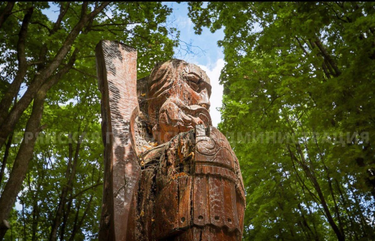 В парке Толстого заменят Романа Брянского