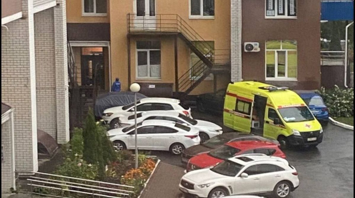 В Брянске погибла выпавшая из окна молодая женщина