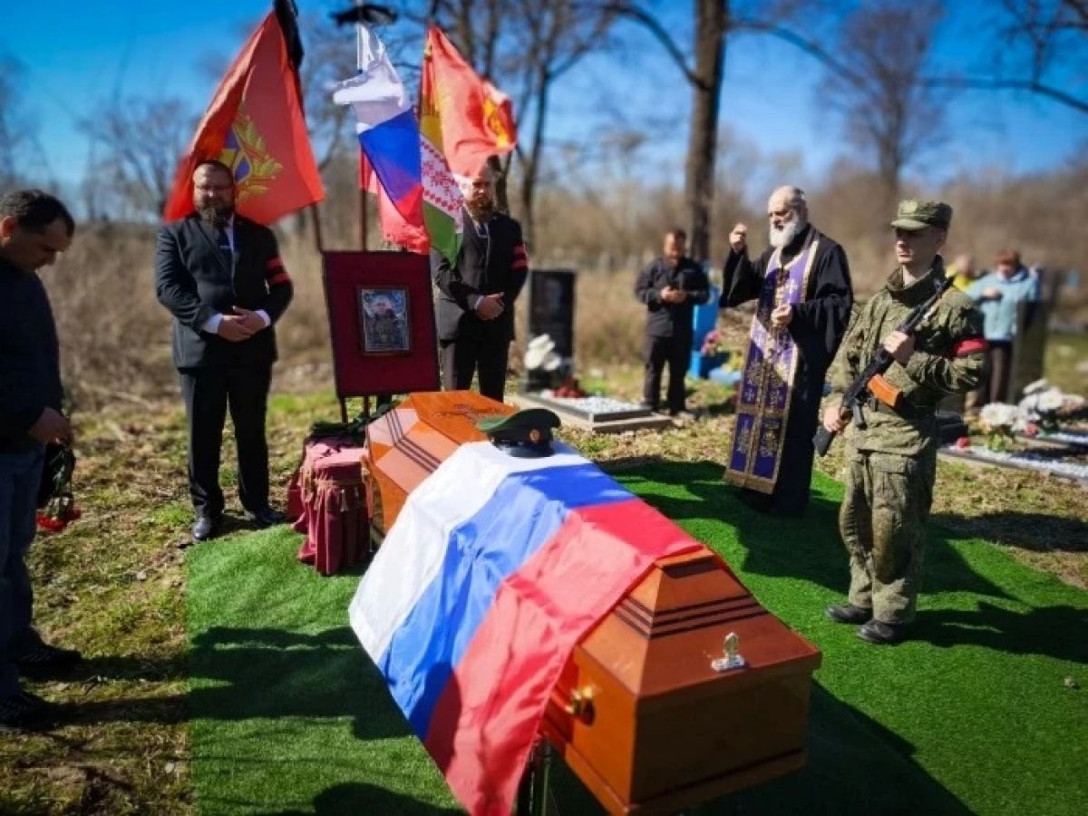 В Клинцовском районе простились с погибшим бойцом СВО Дмитрием Кухаревым