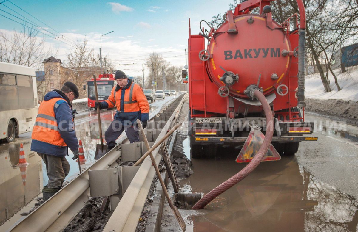 Ливневки Брянска перешли на «вакуумную» очистку