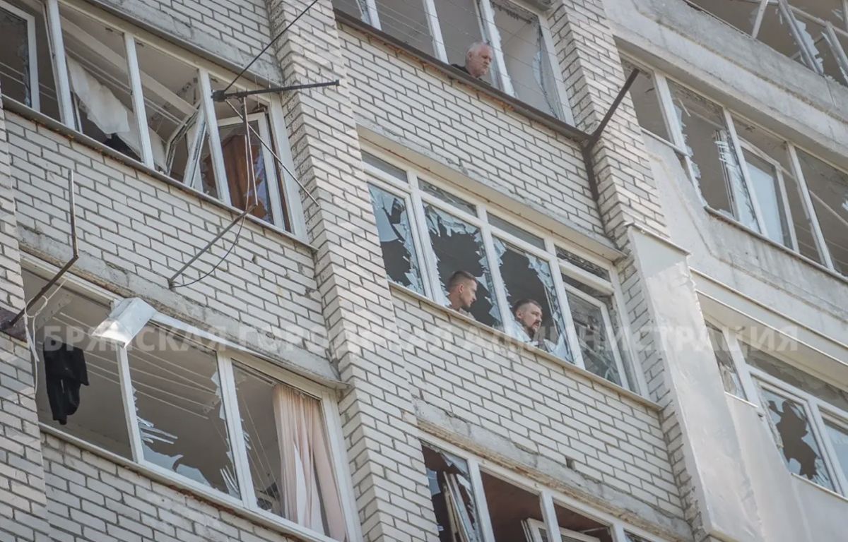 Жильцы двух квартир в Брянске не могут вернуться домой после удара ВСУ