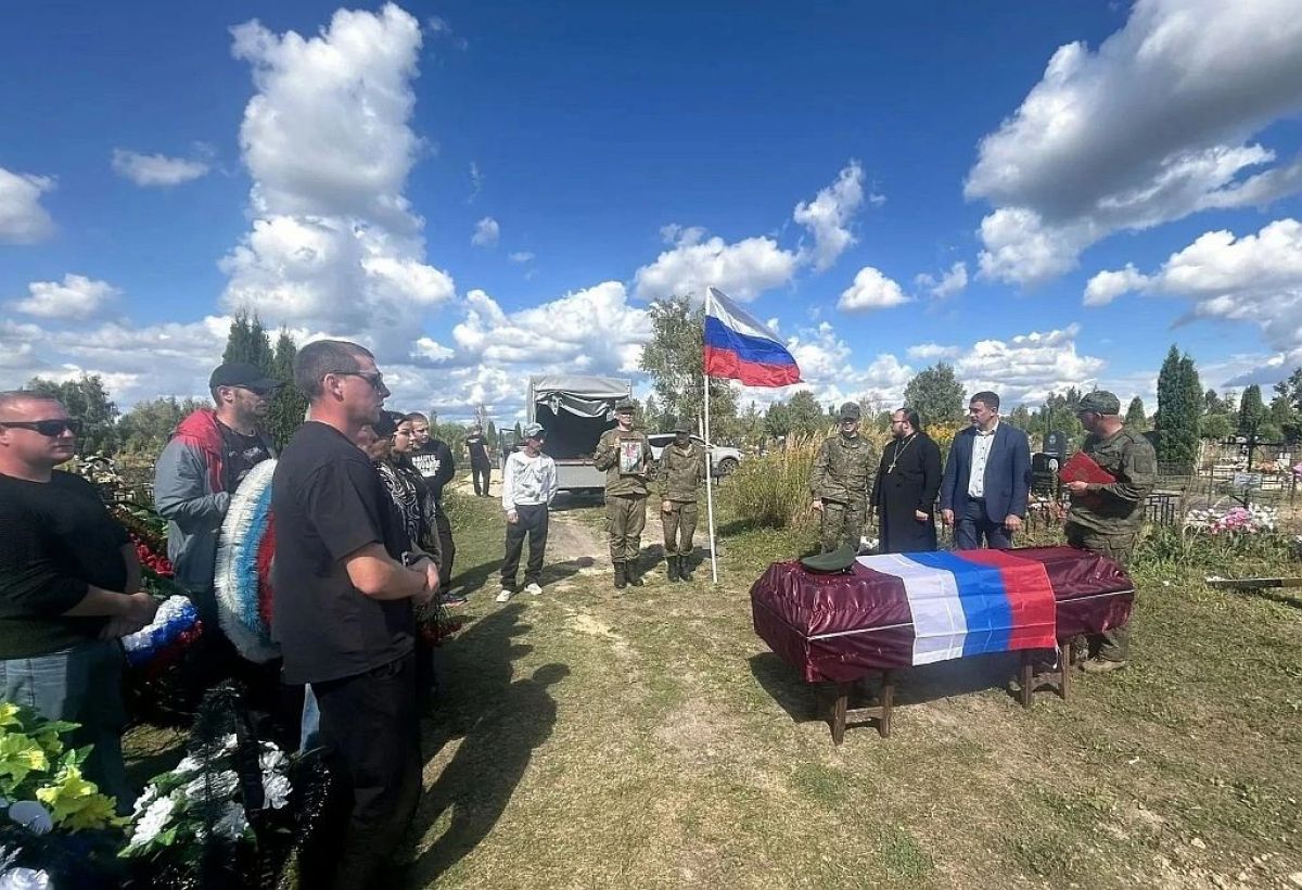 В Навле простились с героем СВО Александром Орловым