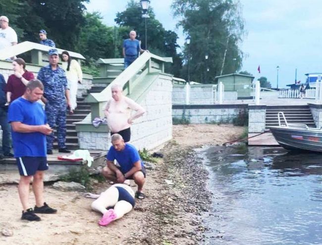 В Ивановской области откачали женщину, которая пошла на дно из-за проблем с сердцем