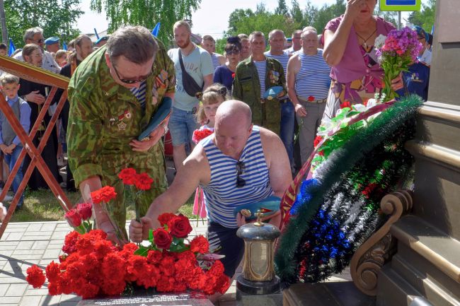 В День ВДВ в Ивановской области вспомнили погибших на Украине В День ВДВ в Ивановской области вспомнили погибших на Украине