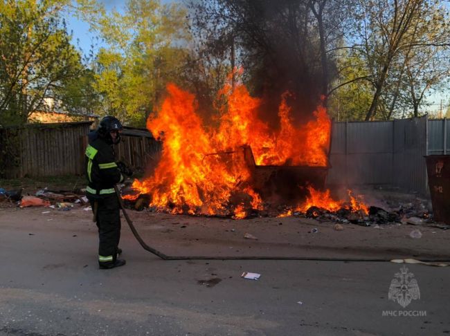 Более 1000 кв.м. сухой травы сгорело в Ивановской области только за минувшие сутки