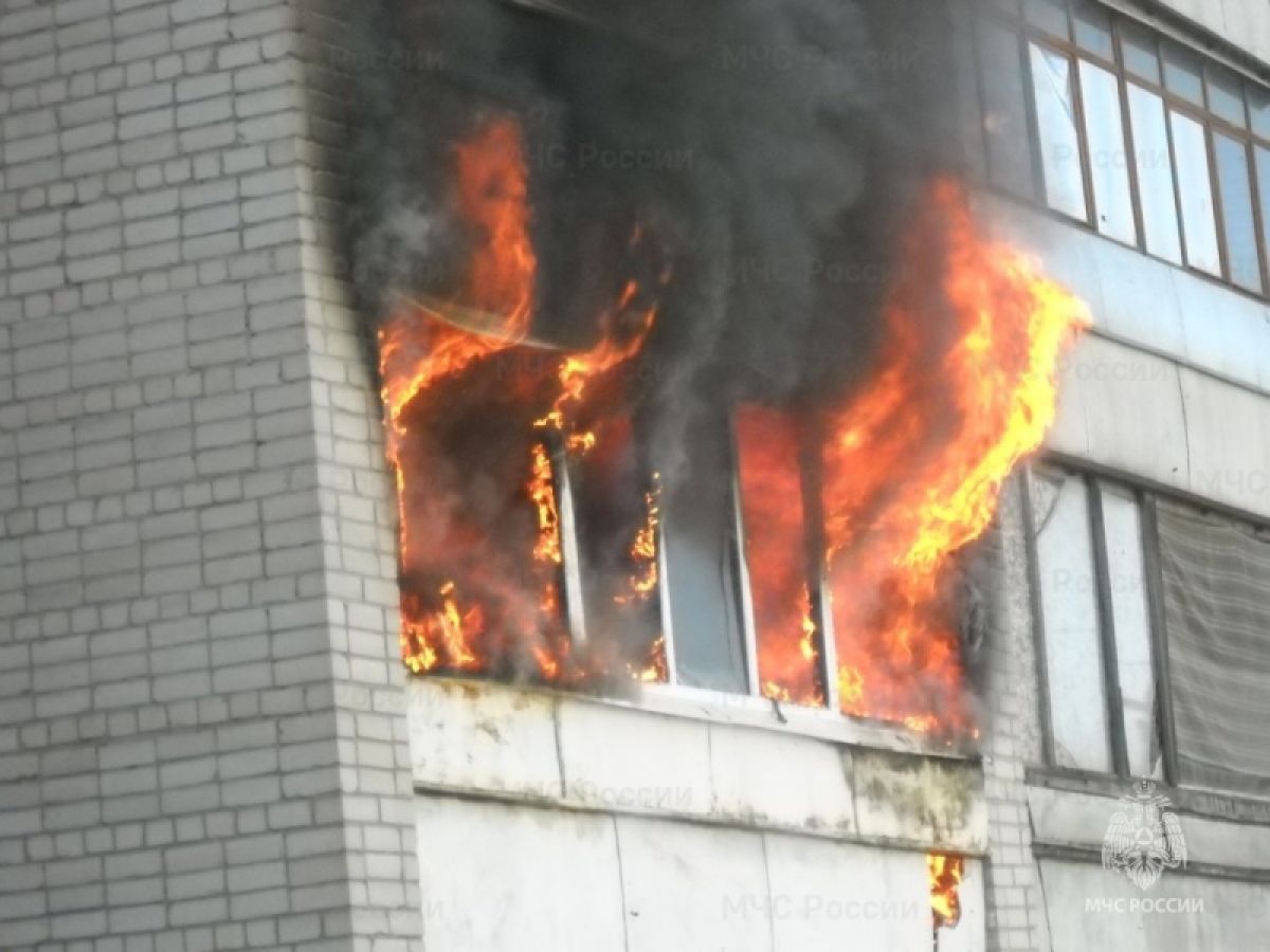Ночью в Иванове полыхала квартира