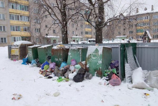 В Ивановской области мусорные баки переворачивают, чтобы заменить на новые