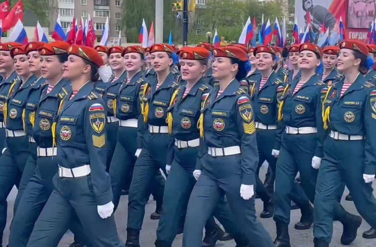 В Иванове прошло праздничное шествие войск в честь 80-й годовщины Победы в Великой Отечественной войне