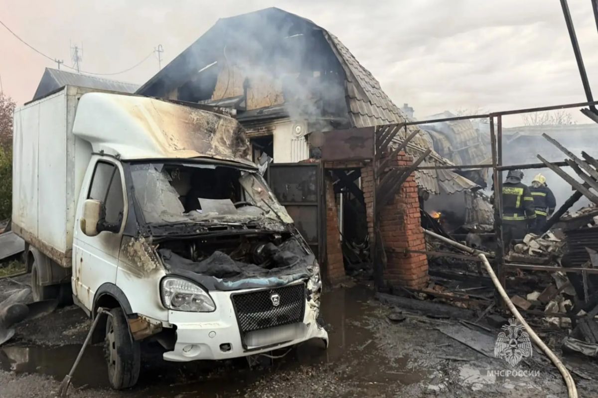 Ночной пожар в Иванове уничтожил дом, баню и гараж, один человек пострадал