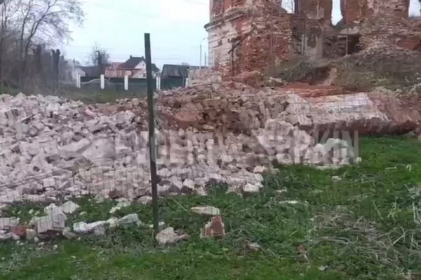 В Калужской области обвалилась часть старинной усадьбы