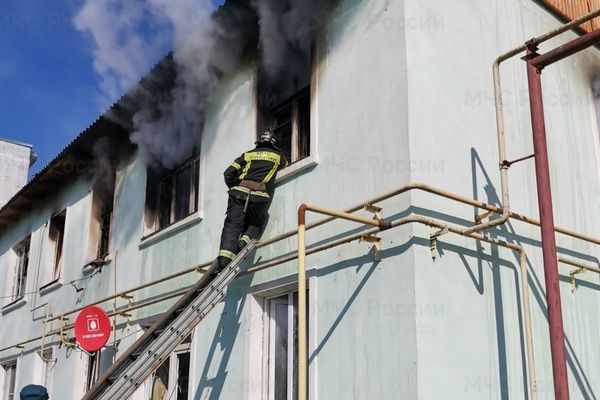 В калужских Сухиничах вспыхнула квартира, есть пострадавший