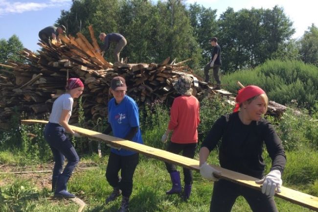 Добровольцы со всех концов России приехали помочь калужскому заповеднику