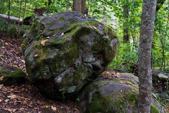 С Чёртовым городищем Калужской области связано несколько поверий: о влюбленном черте и колодце с неисчерпаемой водой