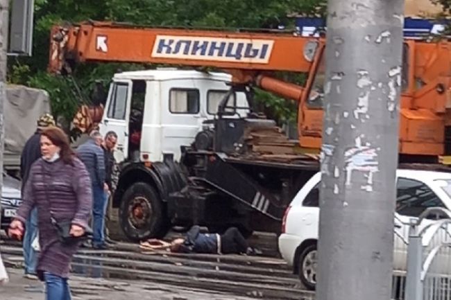 В Калуге женщина попала под автокран - соцсети