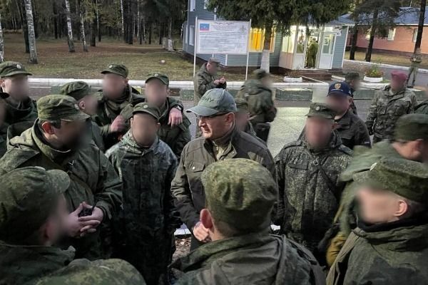 «В бытовом плане все нормально», - Шапша навестил калужских мобилизованных в Ногинске