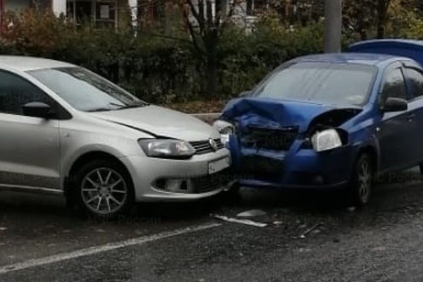 В аварии на калужской улице пострадали женщина и двухлетняя девочка